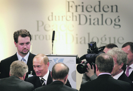Мюнхенскую речь Путина сравнивали с выступлением Черчилля в Фултоне, но российский президент на самом деле сказал: мы хотим на Запад, но вы должны уважать наш суверенитет. Фото Reuters