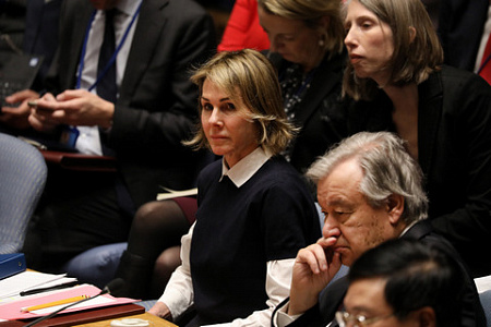 На фото постоянный представитель США при ООН Келли Крафт (в центре). Фото Spencer Platt/Getty Images.