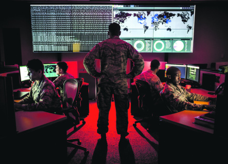 На объекте кибернетического командования США. Фото с сайта www.army.mil
