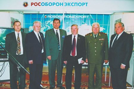 На выставке вооружений и военной техники, организованной в Государственной думе РФ по инициативе РОО «Ветераны ВТС». Фото «Рособоронэкспорт» 2013 год