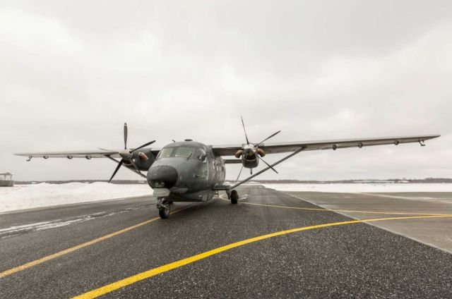 На церемонии передачи Эстонии с хранения ВВС США первого легкого транспортного самолета С-145А Skytruck польского производства (PZL Mielec М28 Skytruck). Эмари (Эстония), 12.03.2019