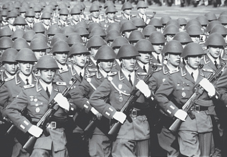 Национальная народная армия ГДР считалась самой сильной союзницей Вооруженных сил Советского Союза в Европе и во всем мире. Фото Федерального архива Германии