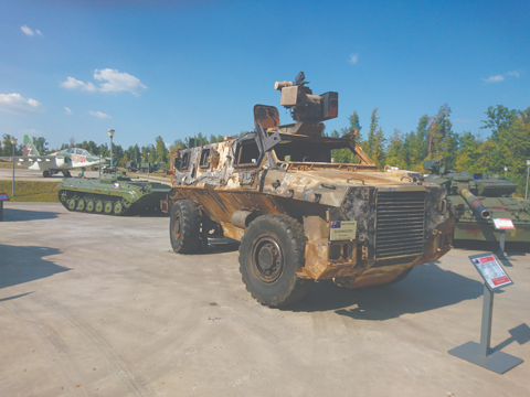 Наступление ВСУ сопровождается огромными потерями. Сожженная бронемашина Bushmaster австралийской сборки в кубинском парке «Патриот». Фото автора