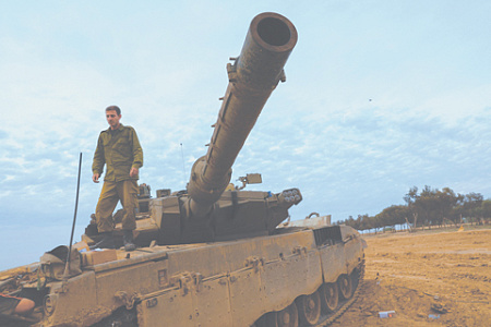 Некогда лучший в мире танк «Меркава» морально устарел, с ним легко расправляются палестинские боевики в ходе нынешнего конфликта в Газе. Фото Reuters