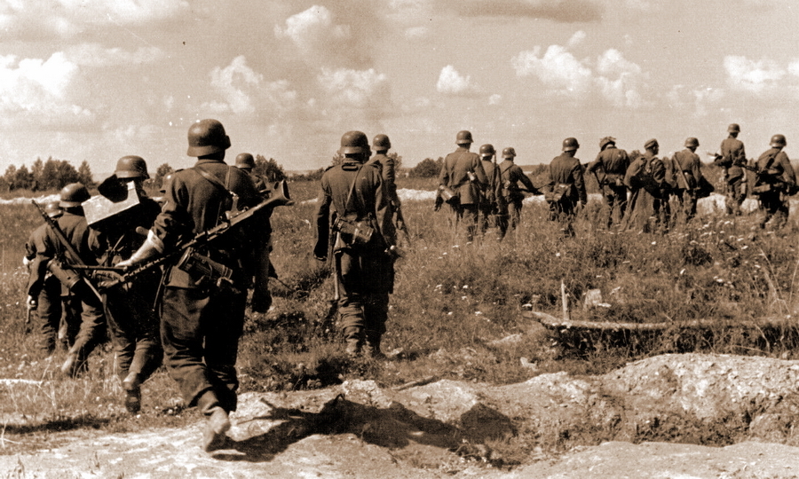 Индекс пехотинец. Миллионы пехотинцев 1942. Немцы на Волге 1942. Август 1942 фото.