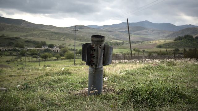 Неразорвавшийся снаряд в Карабахе