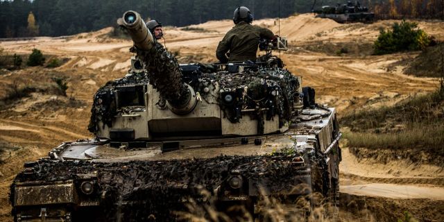 Норвежский танк «Леопард» во время военных учений в Литве