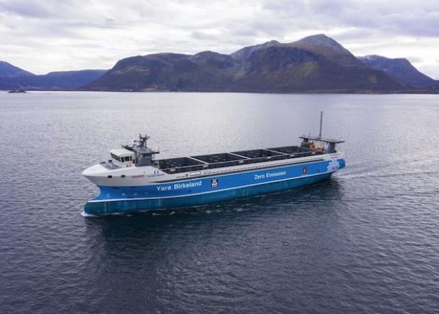 Норвежский беспилотный контейнеровоз совершил первый рейс