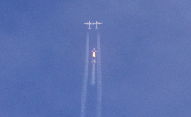 Носитель WhiteKnightTwo VMS Eve с пристыкованным челноком SpaceShipTwo VSS Unity взлетели в субботу, 12 декабря, с космодрома Spaceport America в 10:24 по местному времени (18:24 по Москве). Отстыковка произошла в 11:15 EST (19:15 MSK)