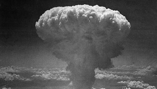 Облако от атомного взрыва над Нагасаки, Япония. 9 августа 1945