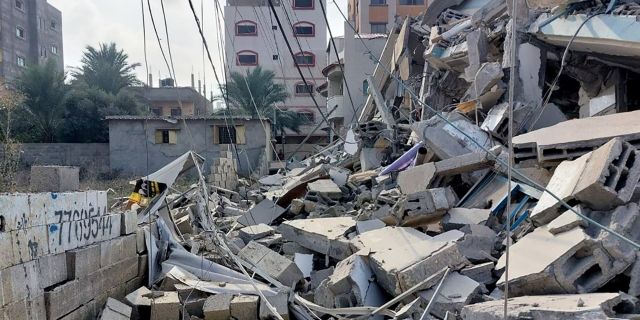 Обломки зданий, разрушенных в результате ракетных ударов ВС Израиля по сектору Газа