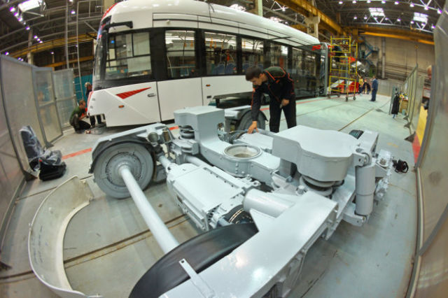 Оборонное предприятие в Екатеринбурге выпускает современные трамваи, но города пока не готовы закупать их массово.