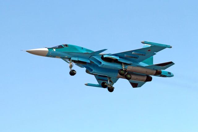 Один из двух последних фронтовых бомбардировщиков Су-34, построенных по контракту 2012 года на 92 самолета этого типа Новосибирским авиационным заводом имени В.П. Чкалова (ПАО "Компания "Сухой"). Новосибирск, апрель 2020 года