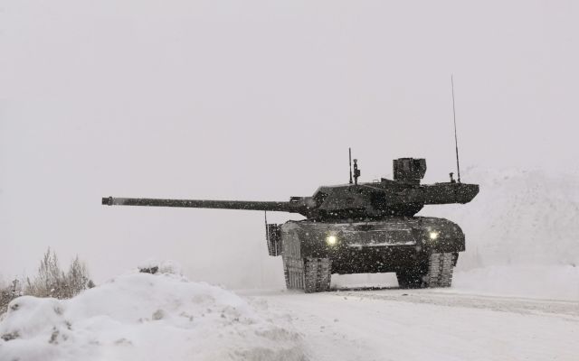 Один из опытных образцов танка Т-14 (Объект 148") на перспективной тяжелой гусеничной платформе "Армата"