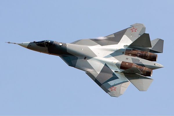 Один из прототипов российского истребителя пятого поколения Т-50 (Су-57)