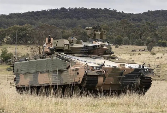 Опытный образец боевой машины пехоты AS21 Redback южнокорейской группы Hanwha в комплектном исполнении для австралийской армии