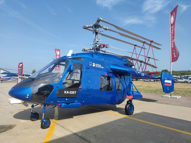 Опытный образец модифицированного варианта легкого многоцелевого вертолета Ка-226Т в исполнении 226.54, получивший название "Альпинист" (Сlimber), в экспозиции Международного авиационно-космического салона МАКС-2021. Жуковский, июль 2021 года