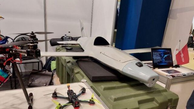 Опытный образец реактивного FPV-дрона-камикадзе (барражирующий боеприпас) самолетного типа компании "Беспилотные аппараты"
