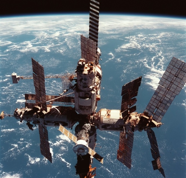 Орбитальный комплекс «Мир» в июне 1998 года. NASA