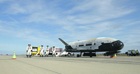 Орбитальный самолет Boeing X-37B остается одним из самых секретных проектов Пентагона. Фото с сайта www.af.mil