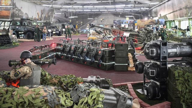 Оружие ВСУ, захваченное в ходе спецоперации на Украине, на выставке в рамках Международного военно-технического форума "Армия-2022"