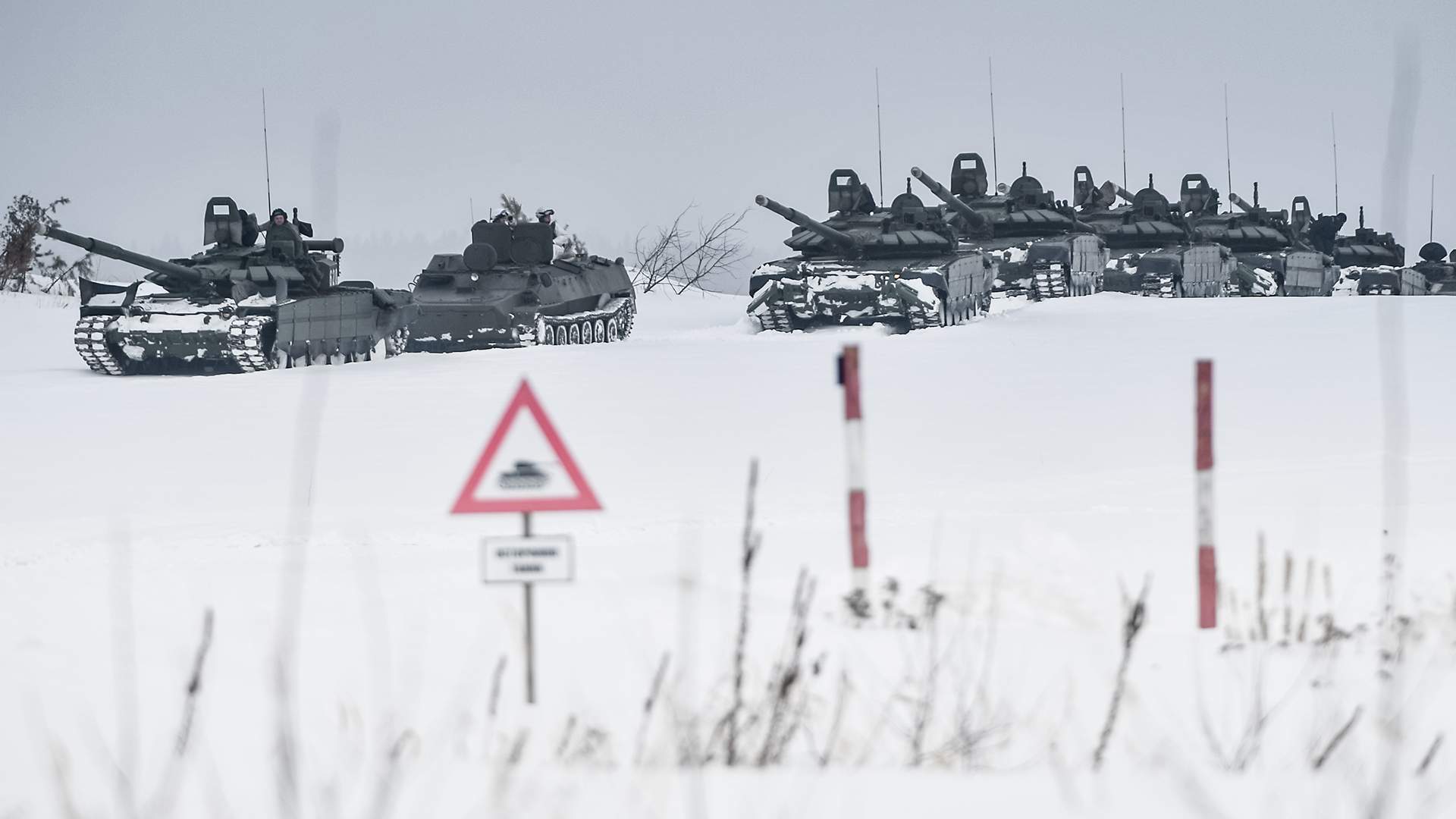 12 января военная операция. Колонна танков на Украину. Специальная Военная операция техника. Военная техника России 2022. Т90м прорыв.