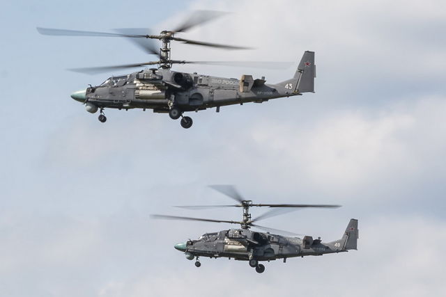 Пара ударных вертолётов Ка-52 ВВС России