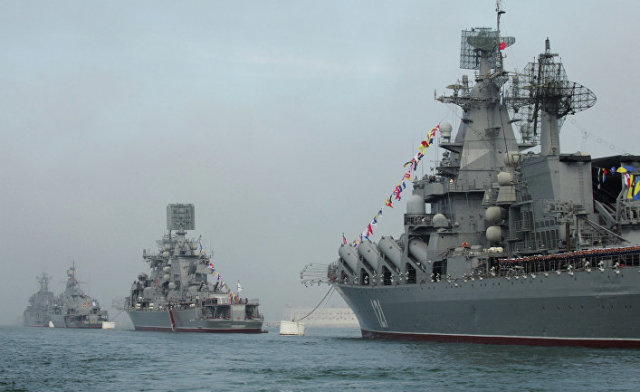 Парад кораблей Черноморского Флота России в Севастополе