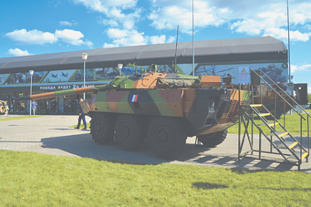 Париж передал Киеву колесные танки AMX-10RC, один экземпляр стал российским трофеем и экспонатом в парке «Патриот». Фото Владимира Карнозова