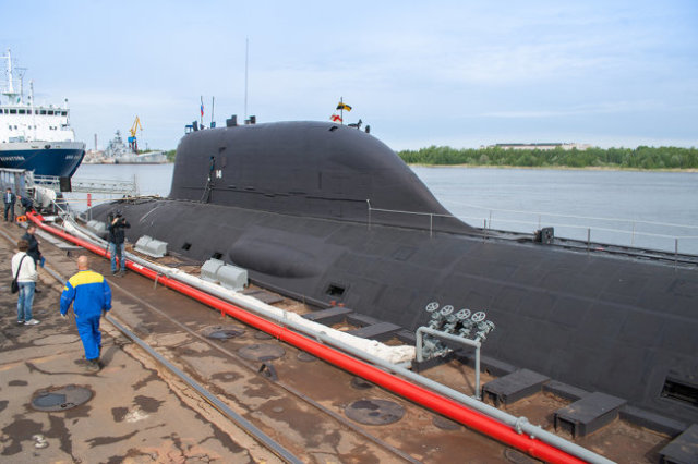 Первая многоцелевая атомная подводная лодка (АПЛ) проекта "Ясень" К-560 "Северодвинск".