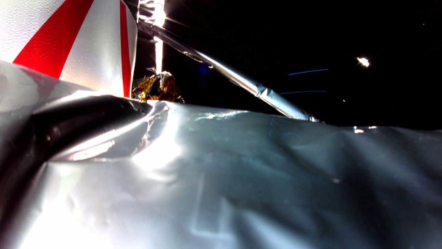 Первое фото с аппарата, за который NASA заплатило 108 миллионов долларов, показало, что об успешной высадке на Луну не приходится и говорить: Peregrine все еще вращается