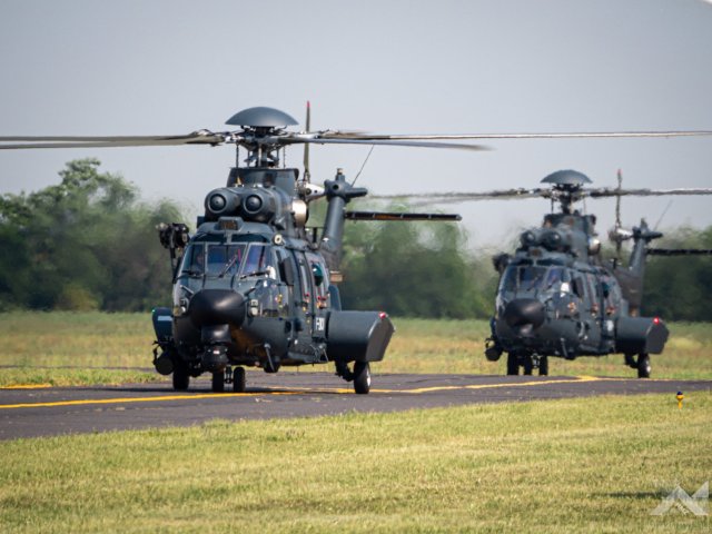 Первые два полученных ВВС Венгрии вертолёта Airbus Helicopters Н225М Caracal. Сольнок, 17.07.2023