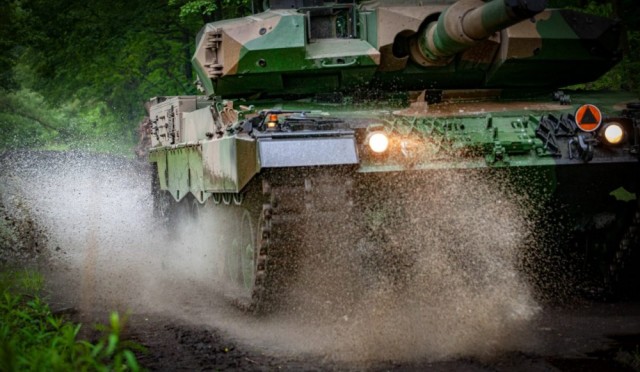 Первые модернизированные для Войска Польского основные танки Leopard 2PL, переоборудованные из ранее поставленных из Германии танков Leopard 2A4, май 2020 года