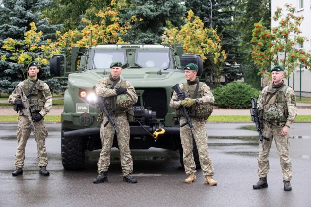Первые полученные литовской армией американские легкие бронированные машины Joint Light Tactical Vehicle (JLTV). Рукла (Литва), 16-17.08.2021