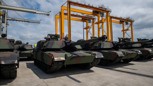 Первые полученные Польшей танки M1A1 FEP Abrams из наличия вооруженных сил США. Щецин, 28.06.2023