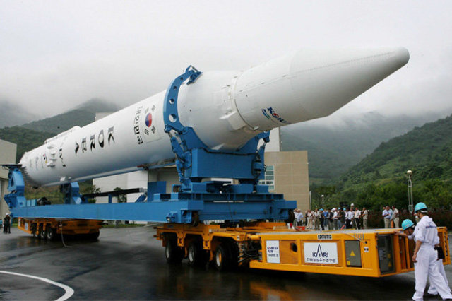 Первый образец первой южнокорейской космической ракеты-носителя KSLV-I (Naro-1), 2009 год