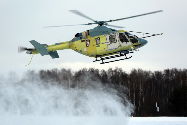 Первый опытный образец модернизированного легкого многоцелевоого вертолета "Ансат-М" в первом полете, 29.12.2020