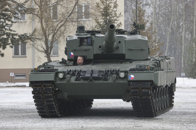 Первый полученный чешской армией от Германии танк Leopard 2A4. Пражславице (Чехия), 21.12.2022