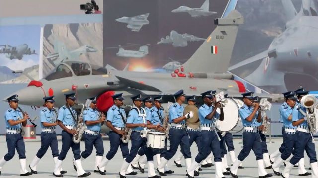 Первый полученный ВВС Индии французский одноместный истребитель Dassault Rafale EH (индийский военный номер BS 001) во время празднования Дня ВВС на индийской авиабазе Хиндон, 08.10.2020