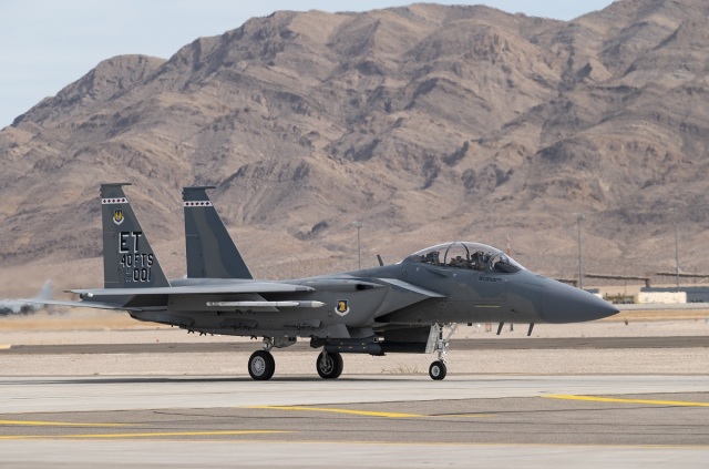 Первый полученный ВВС США новый истребитель Boeing F-15EX Eagle II (военный номер 20-0001, серийный номер ЕХ-1) на авиабазе Неллис, 20.10.2021