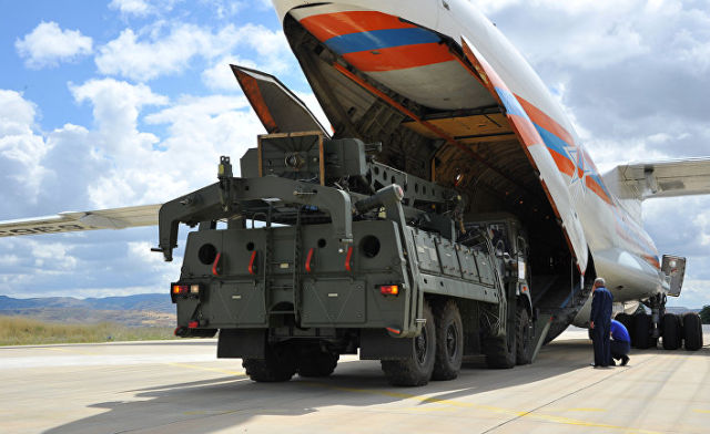 Первые поставки С-400, военный аэропорт неподалеку от Анкары, Турция