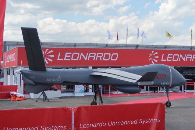 Первый опытный образец итальянского беспилотного летательного аппарата Leonardo Falco Xplorer (серийный номер 0001, регистрационный номер XAV-SA-007) в экспозиции Парижского авиасалона в Ле-Бурже, 17.06.2019