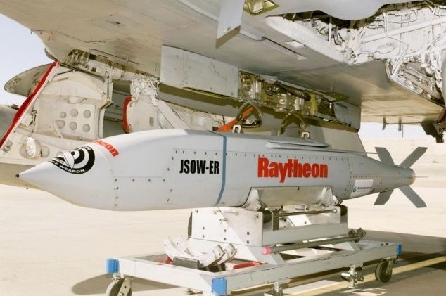 Первый опытный образец перспективной американской авиационной оперативно-тактической крылатой ракеты Raytheon JSOW-ER (Joint Stand-Off Weapon - Extended Range), 2008 год