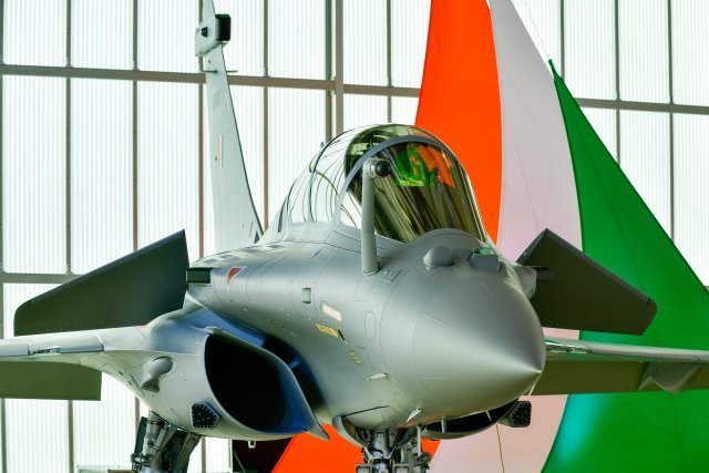 Первый переданный ВВС Индии истребитель Dassault Rafale DН (индийский военный номер RB 001, серийный номер DН01). Мериньяк, 08.10.2019