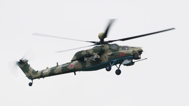 Первый серийный боевой вертолет Ми-28НМ установочной партии (бортовой номер "70 красный", регистрационный номер RF-13489), построенный для Министерства обороны России на АО "Роствертол" (в составе АО "Вертолёты России"). Ростов-на-Дону, июнь 2019 года