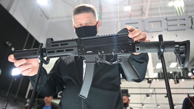 Пистолет-пулемет концерна "Калашников" ППК-20 на выставке вооружений международного военно-технического форума "Армия-2021"
