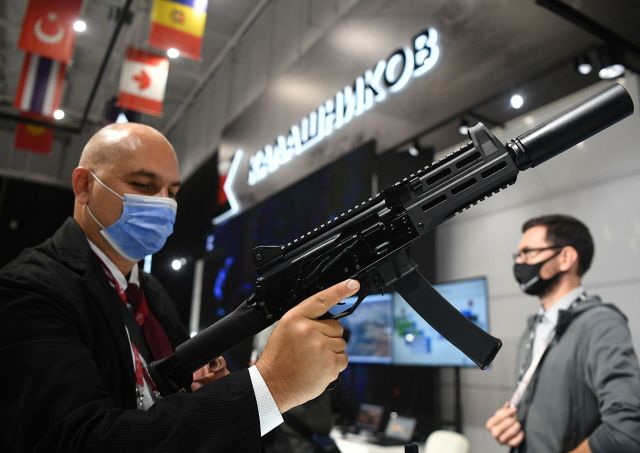 Пистолет-пулемет ППК-20 концерна "Калашников", представленный в выставочной экспозиции на Международном форуме "АРМИЯ-2021"