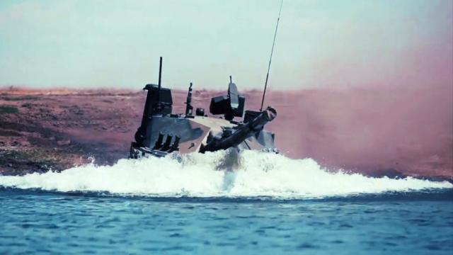 Плавающий танк «Спрут-СДМ1» во время испытаний в акватории Черного моря