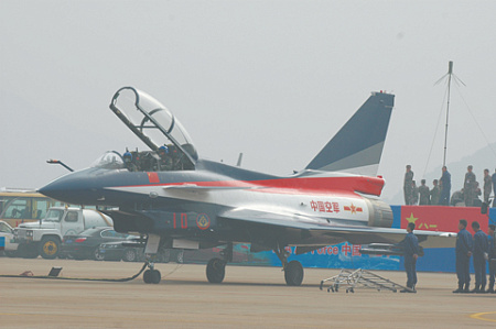 Плодом международного сотрудничества в области авиатехники стало создание китайского легкого истребителя J-10 с российским двигателем АЛ-31ФН. Фото Владимира Карнозова