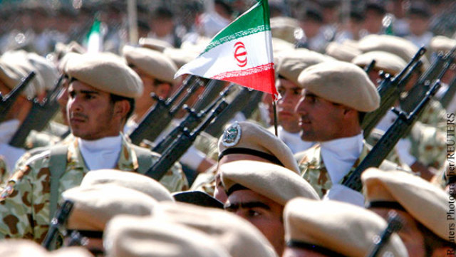 По численности личного состава и количеству бронетехники иранская армия заметно превосходит азербайджанскую